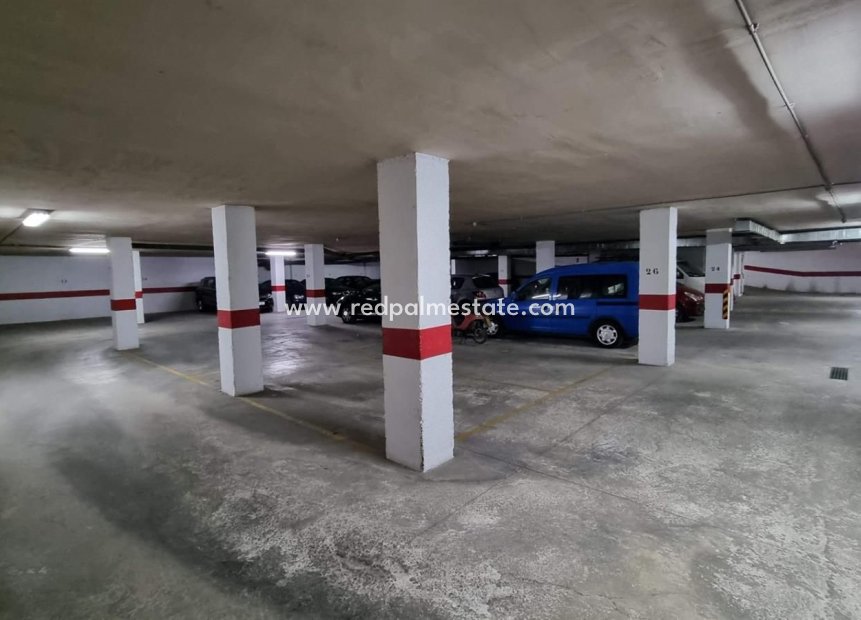 Herverkoop - Garage -
Orihuela Costa - Barrio de la Ocarasa