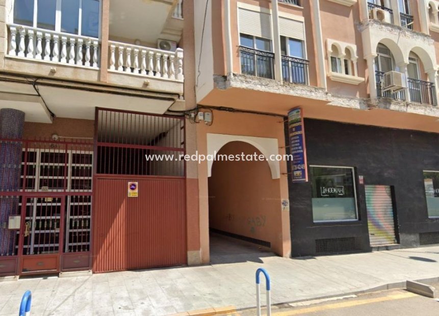 Herverkoop - Garage -
Torrevieja - Playa del Cura