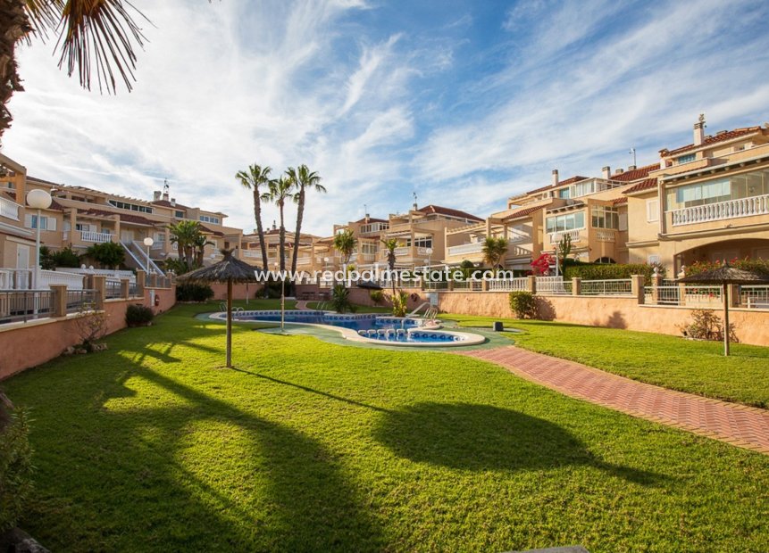 Herverkoop - Herenhuis -
Orihuela Costa - Zeniamar Shopping Centre