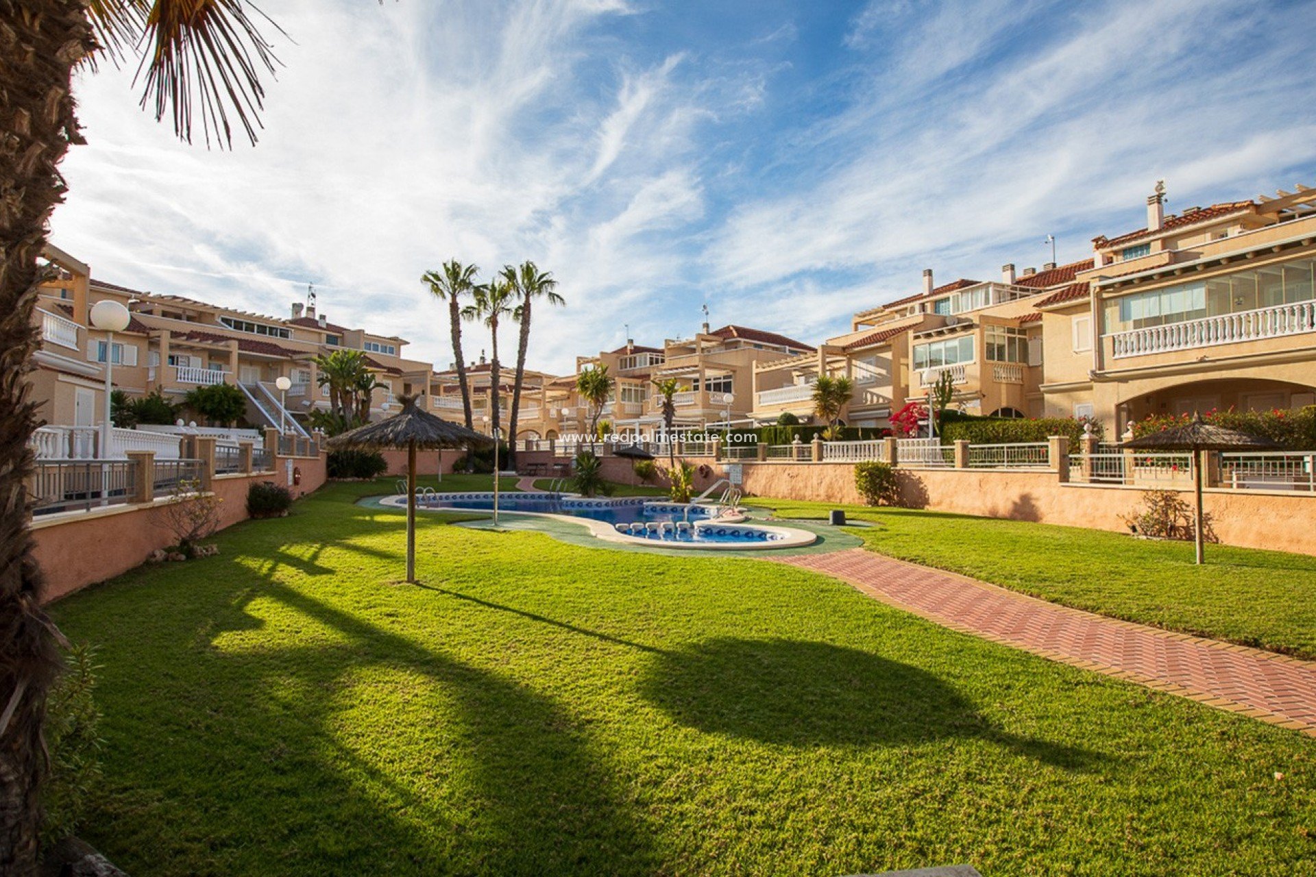 Herverkoop - Herenhuis -
Orihuela Costa - Zeniamar Shopping Centre