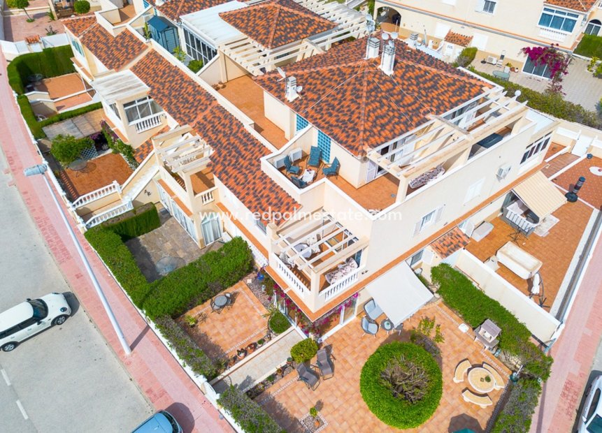 Herverkoop - Herenhuis -
Orihuela Costa - Zeniamar Shopping Centre