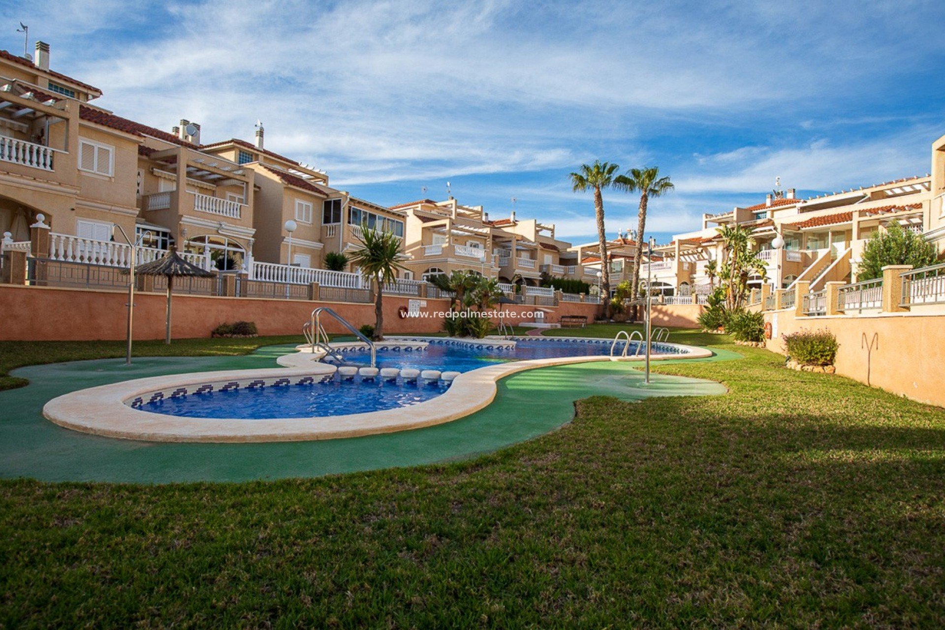 Herverkoop - Herenhuis -
Orihuela Costa - Zeniamar Shopping Centre