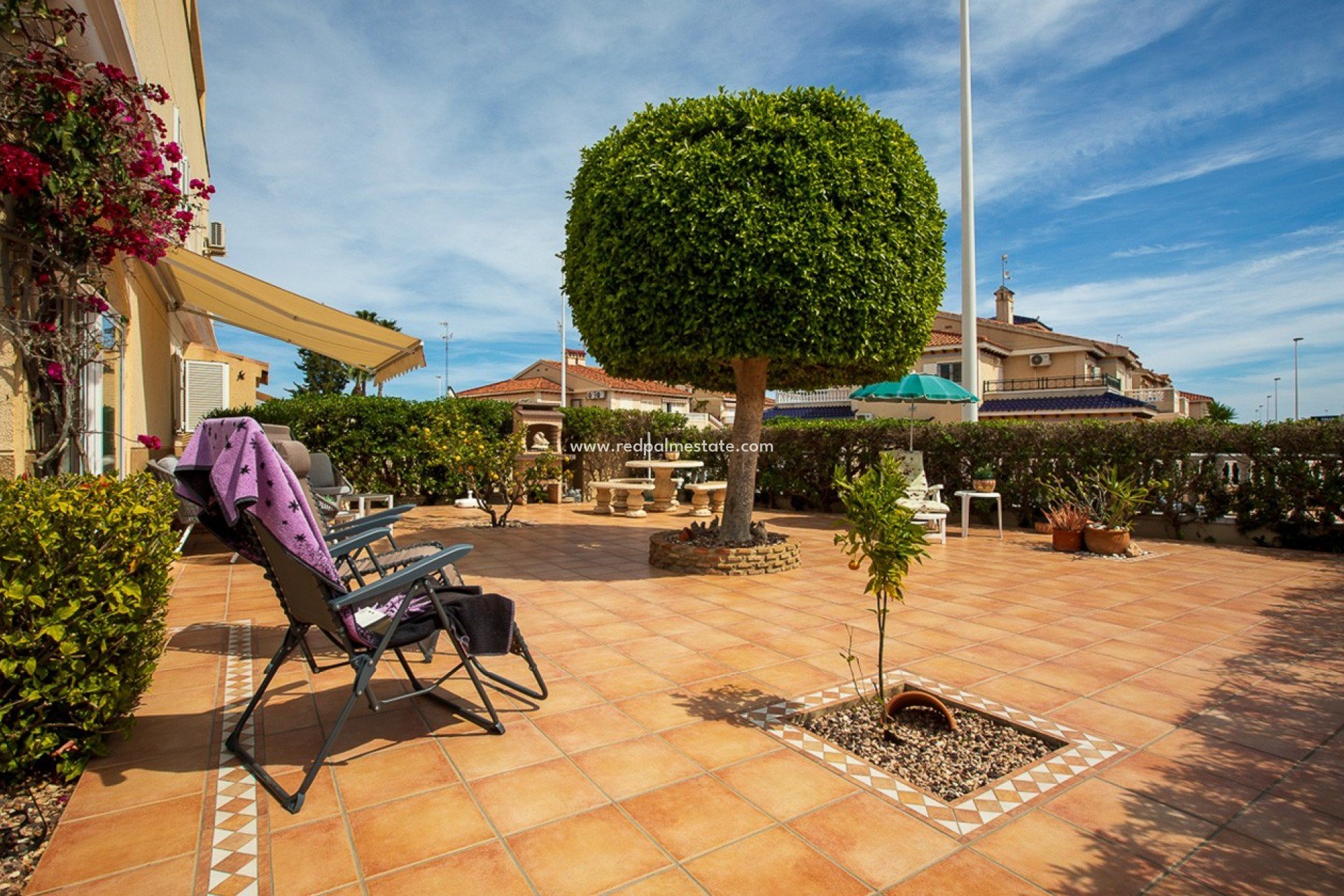 Herverkoop - Herenhuis -
Orihuela Costa - Zeniamar Shopping Centre