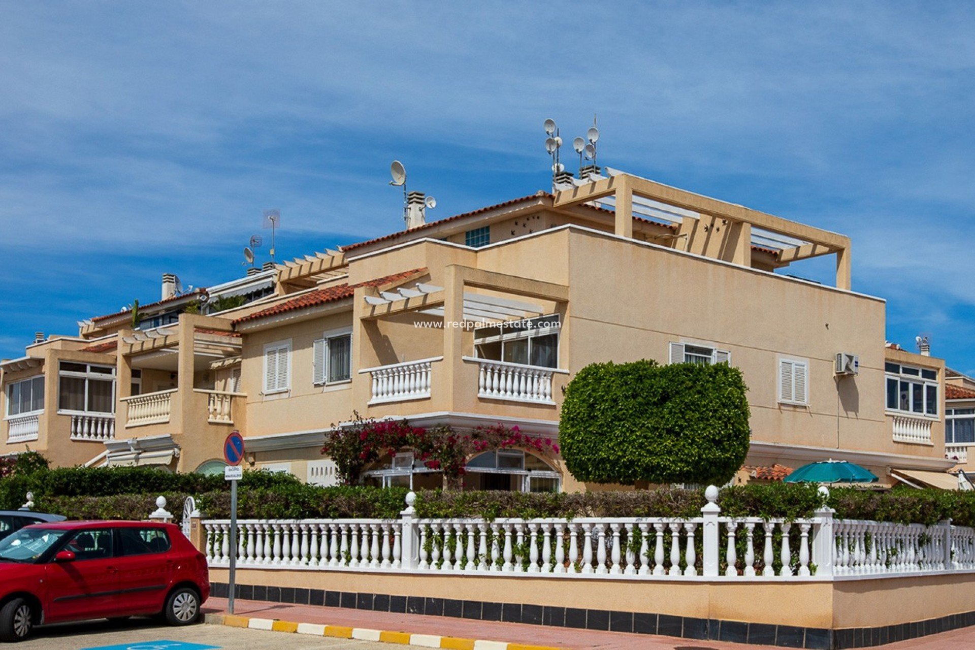 Herverkoop - Herenhuis -
Orihuela Costa - Zeniamar Shopping Centre