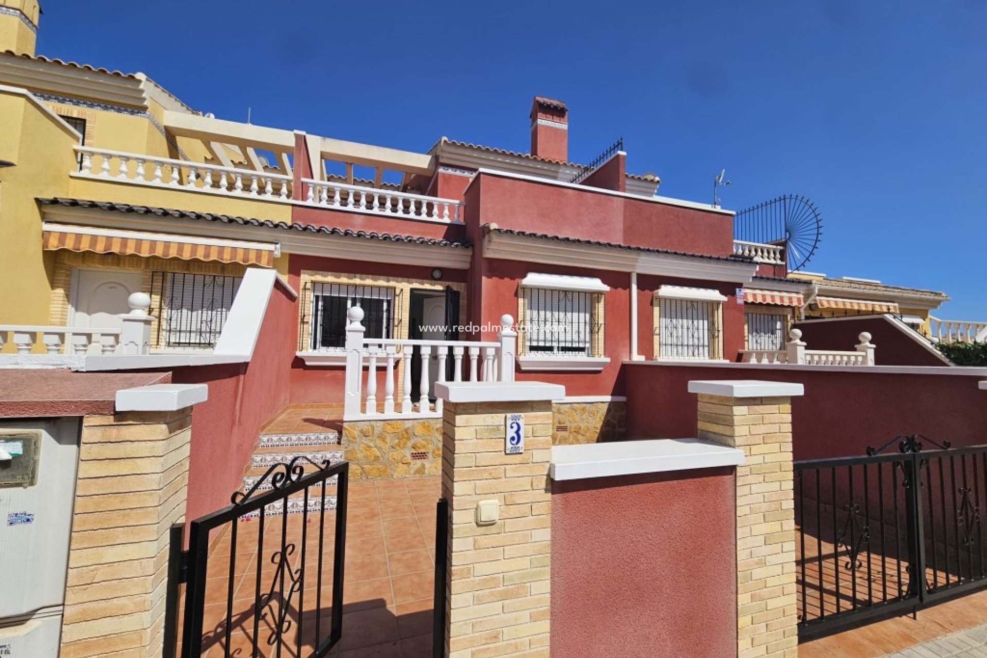 Herverkoop - Herenhuis -
Torrevieja - La Torreta