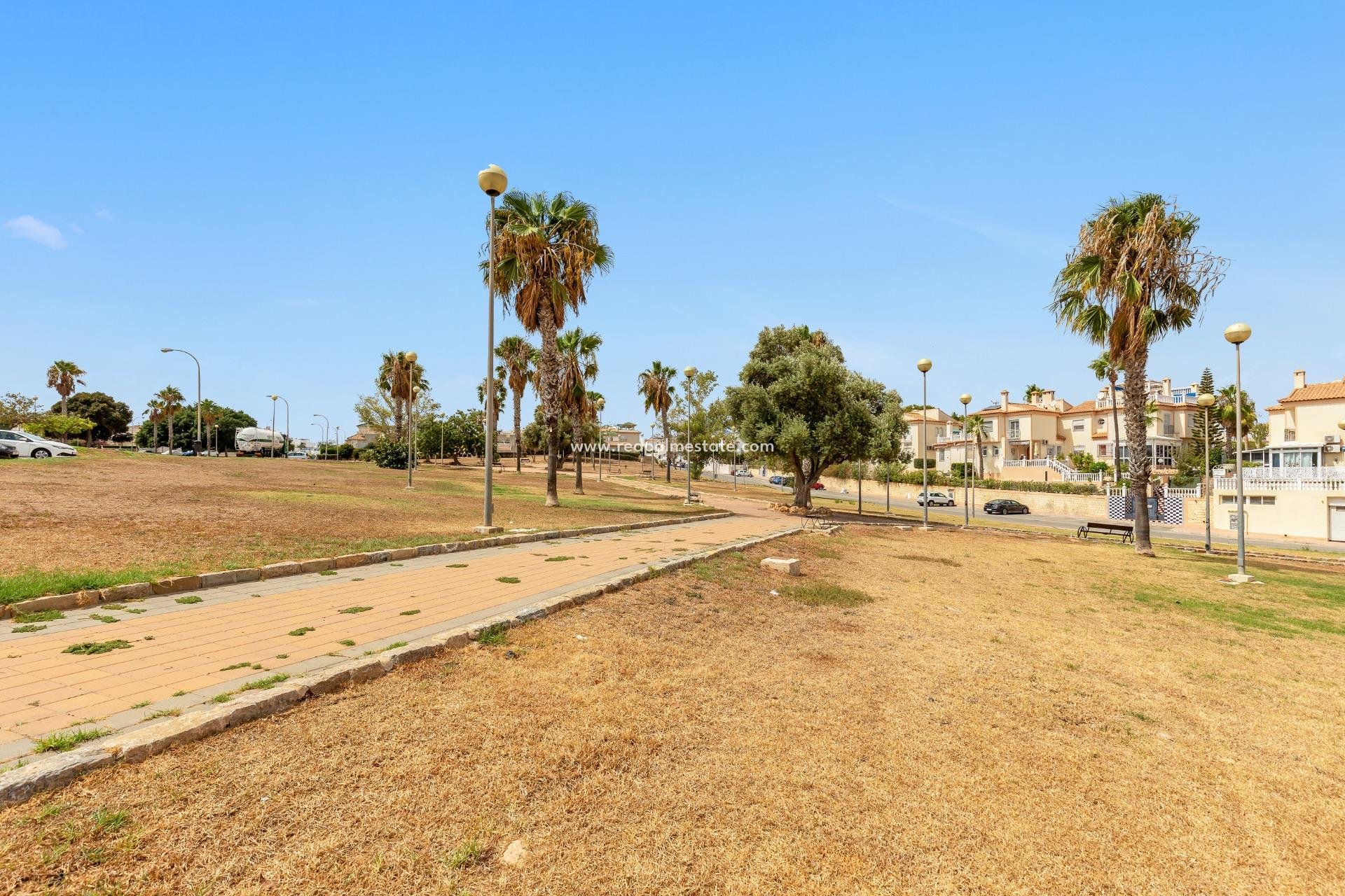 Herverkoop - Rijtjeshuis -
Torrevieja - Los Altos