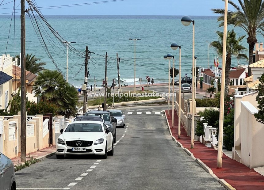 Herverkoop - Rijtjeshuis -
Torrevieja - Torre la mata