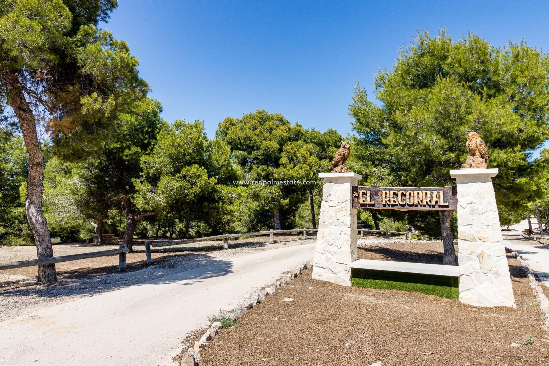 Herverkoop - Stadshuis -
Ciudad quesada - Costa Blanca