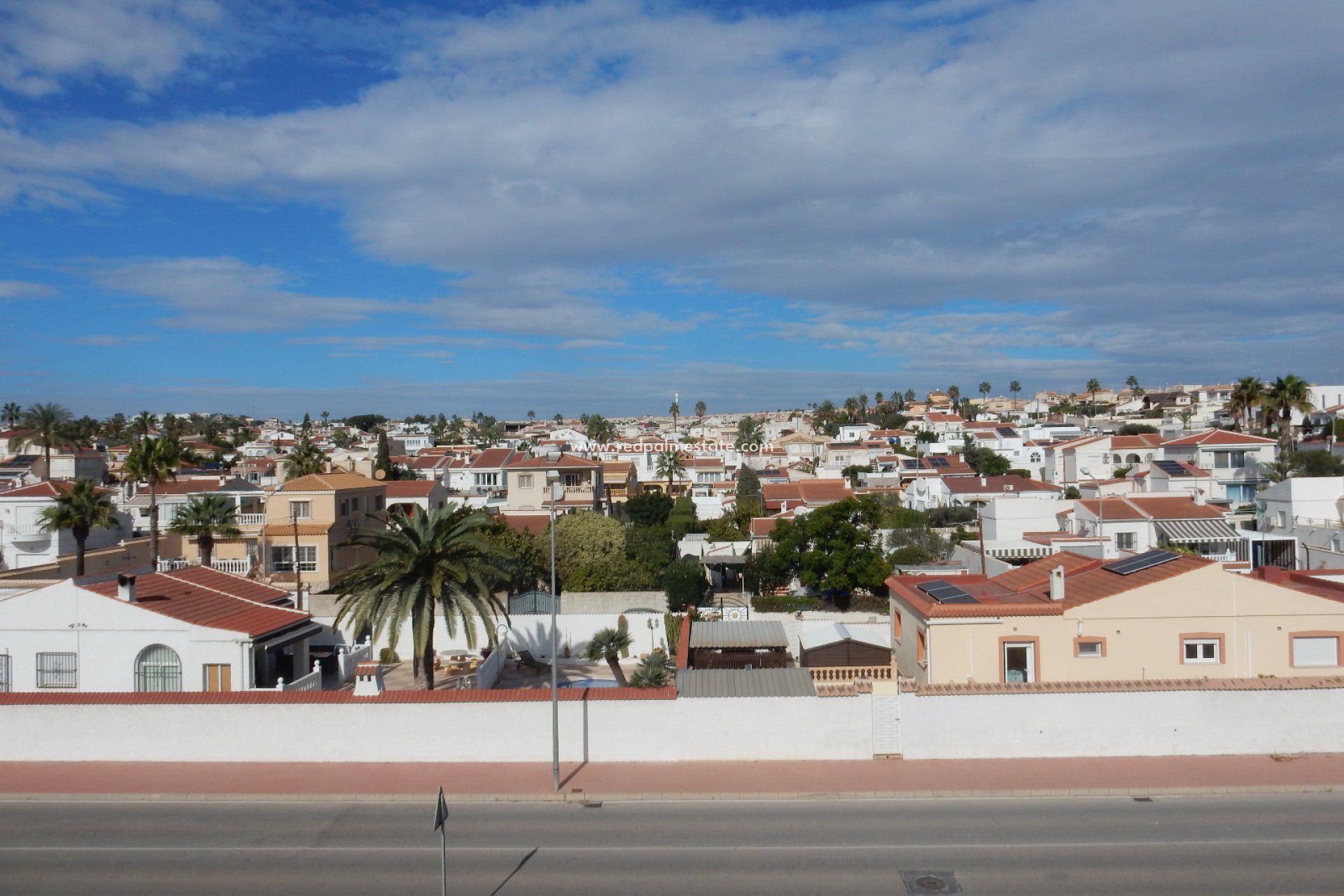 Herverkoop - Stadshuis -
Ciudad Quesada