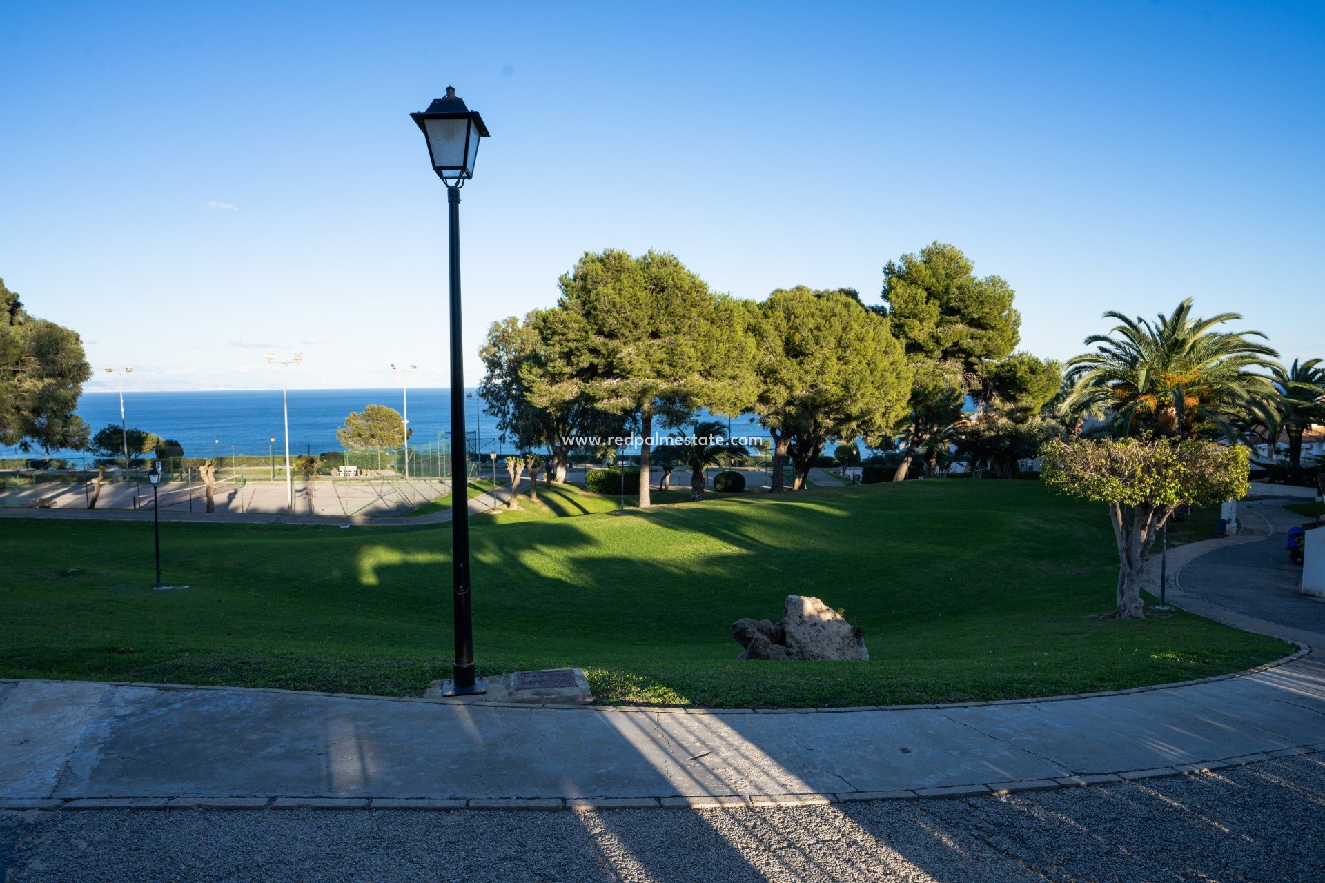 Herverkoop - Stadshuis -
Gran Alacant - Panorama