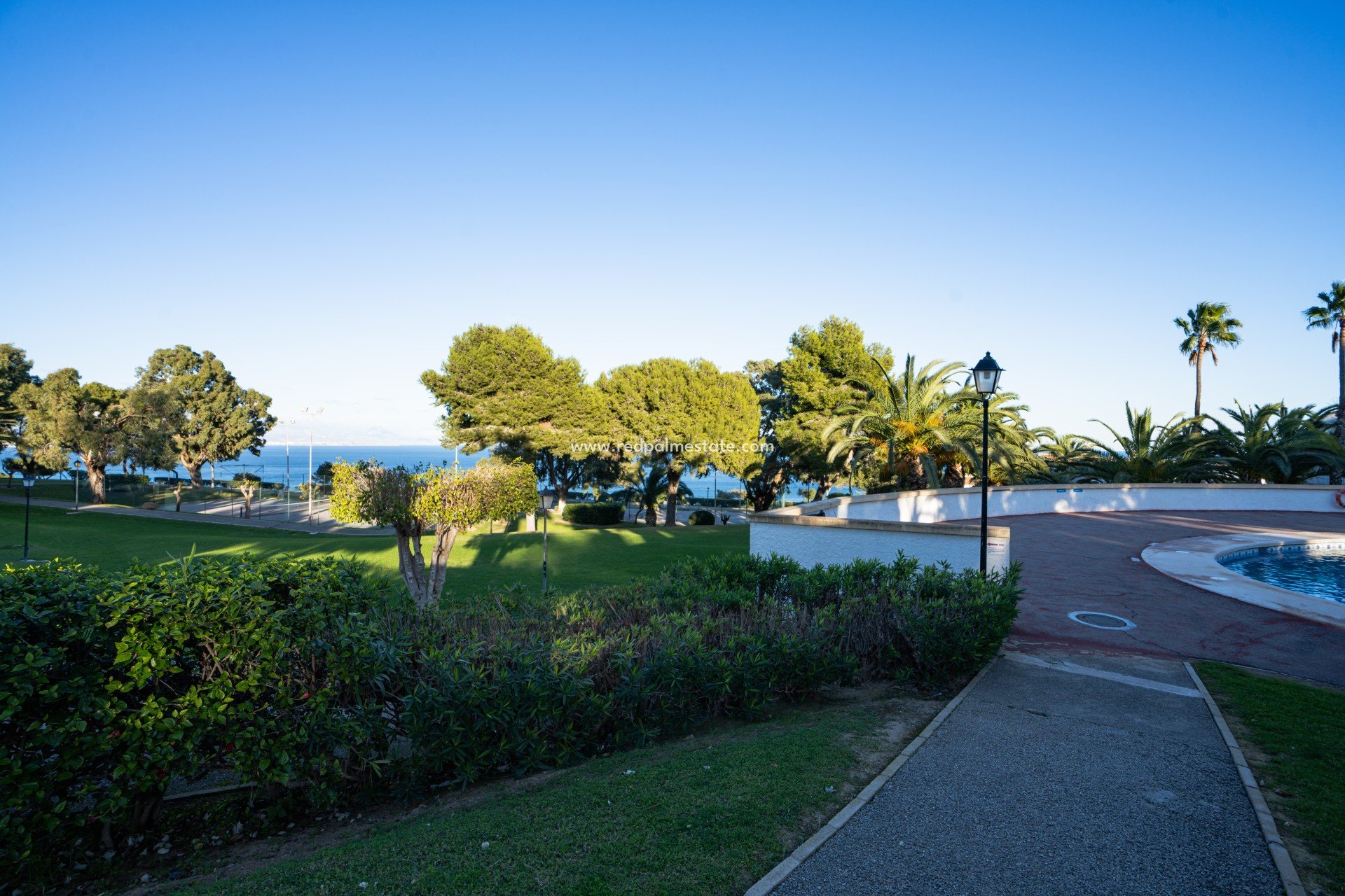 Herverkoop - Stadshuis -
Gran Alacant - Panorama