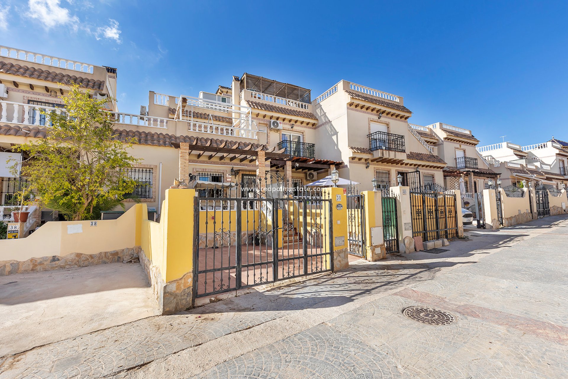 Herverkoop - Stadshuis -
Orihuela Costa - Costa Blanca