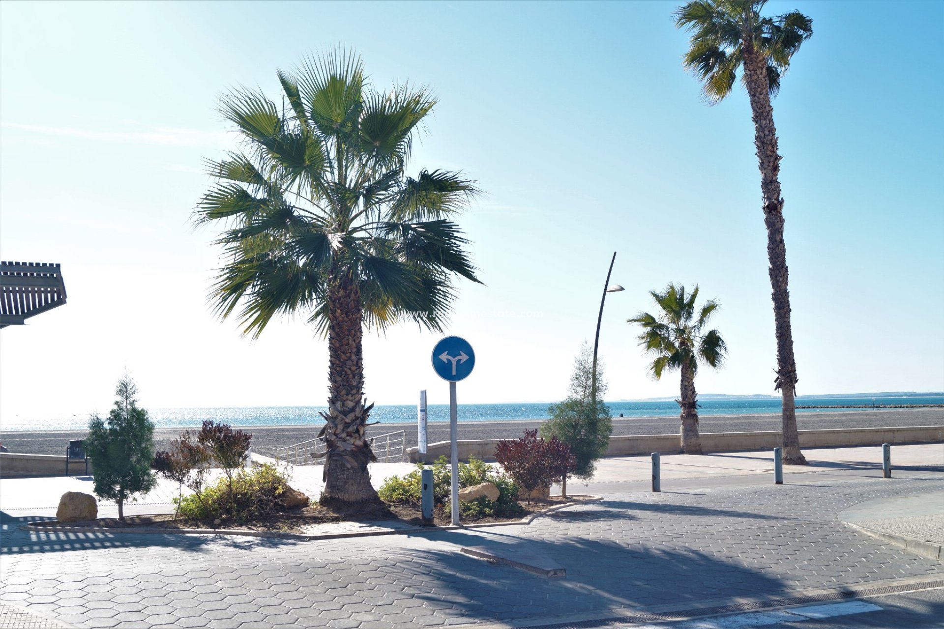 Herverkoop - Stadshuis -
Santa Pola - Costa Blanca