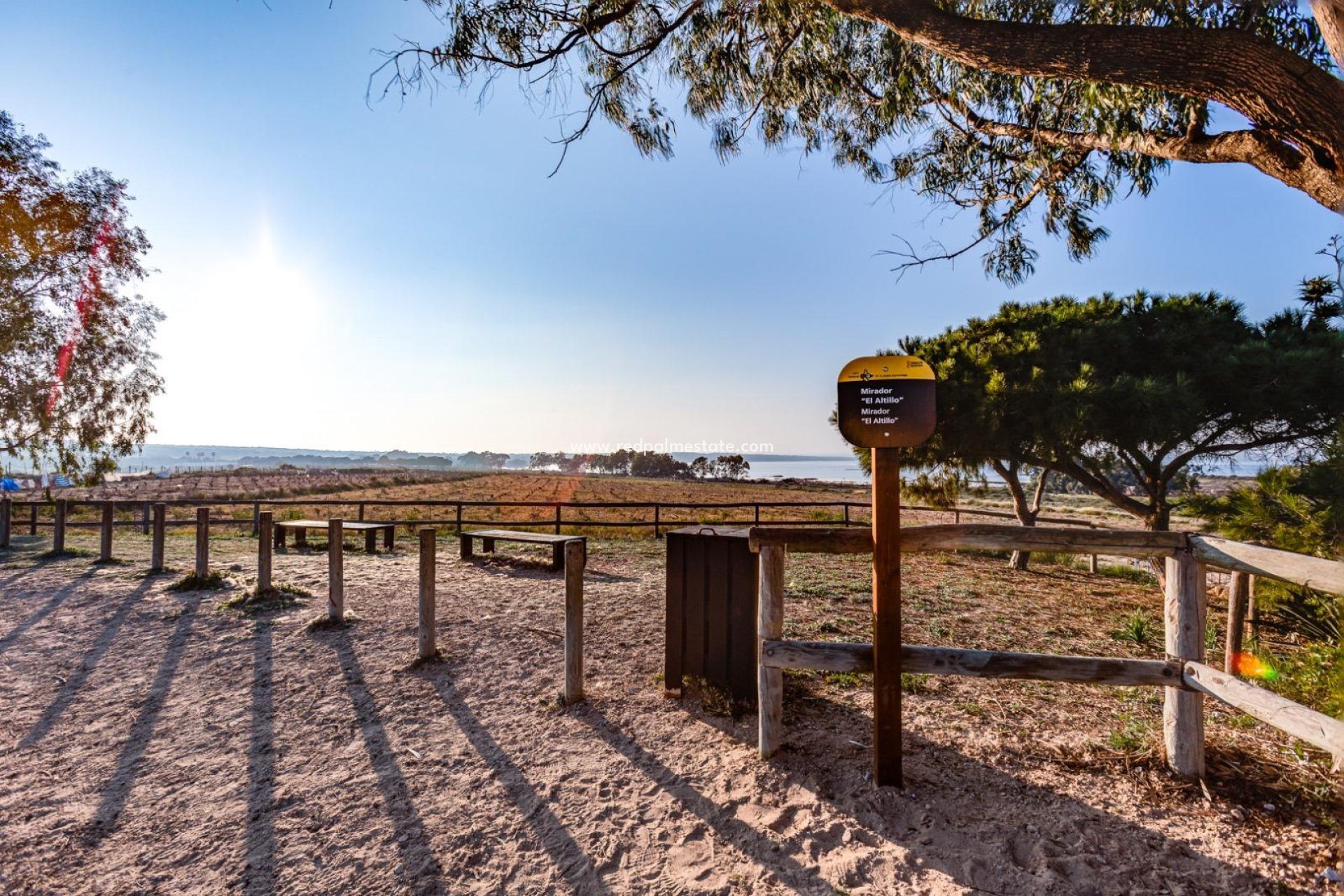 Herverkoop - Stadshuis -
Torrevieja - La Siesta - El Salado -  Torreta