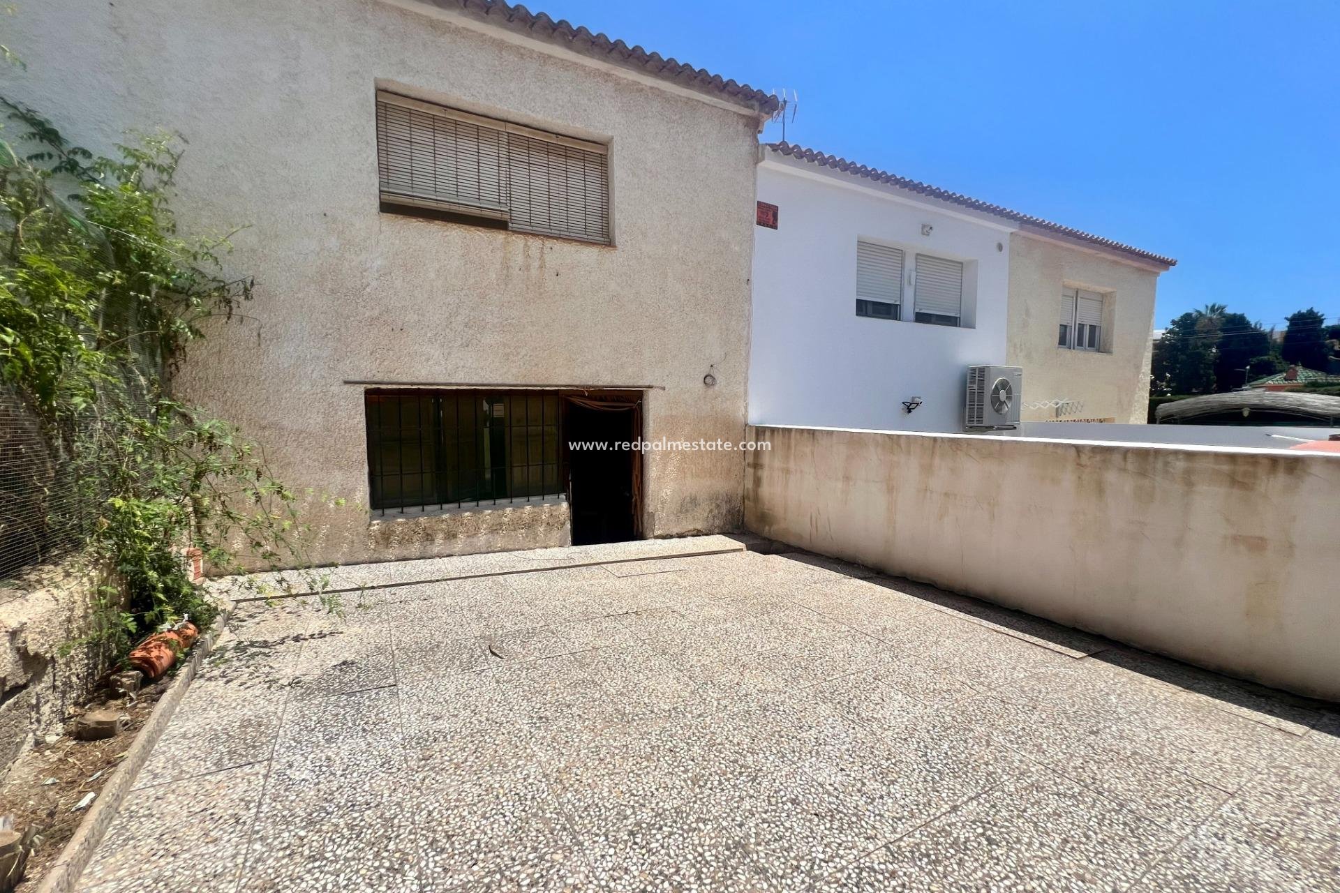 Herverkoop - Stadshuis -
Torrevieja - Los Balcones