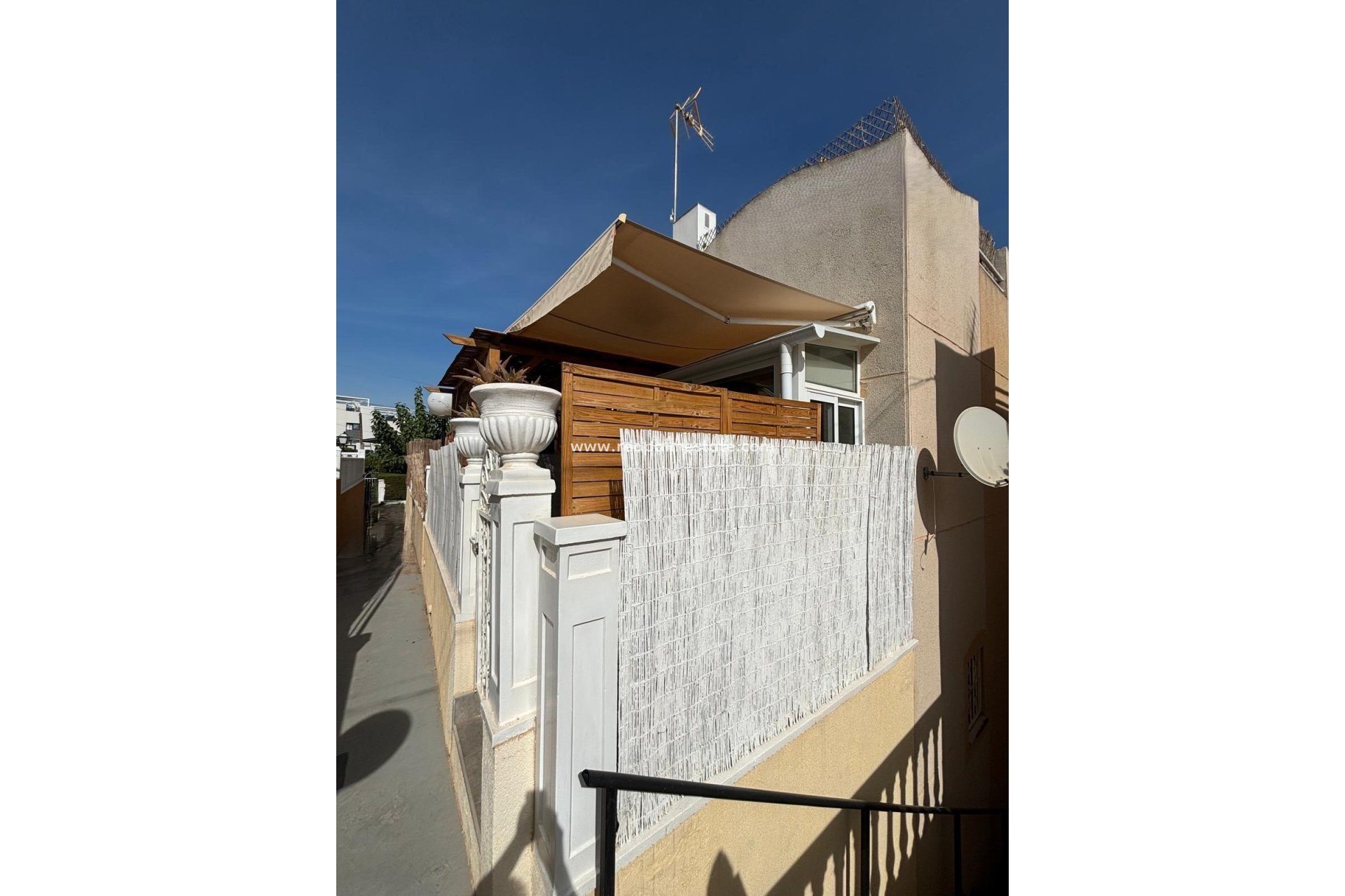 Herverkoop - Stadshuis -
Torrevieja - Los Balcones