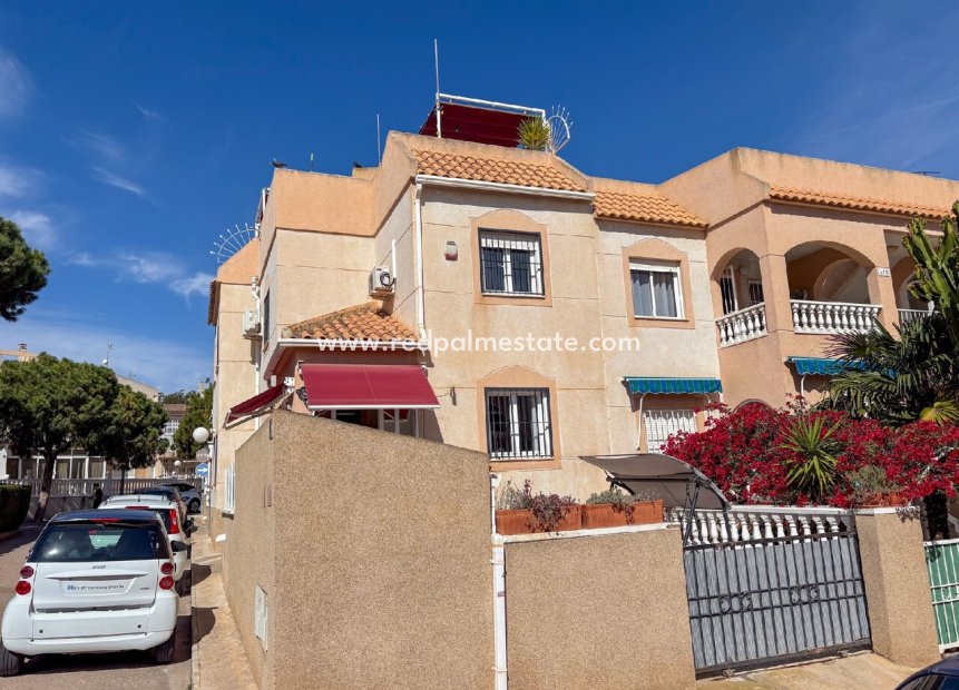 Herverkoop - Stadshuis -
Torrevieja - Los Balcones