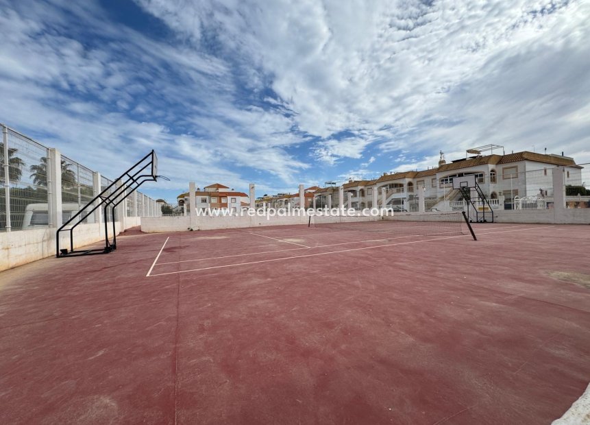 Herverkoop - Stadshuis -
Torrevieja - Torretas