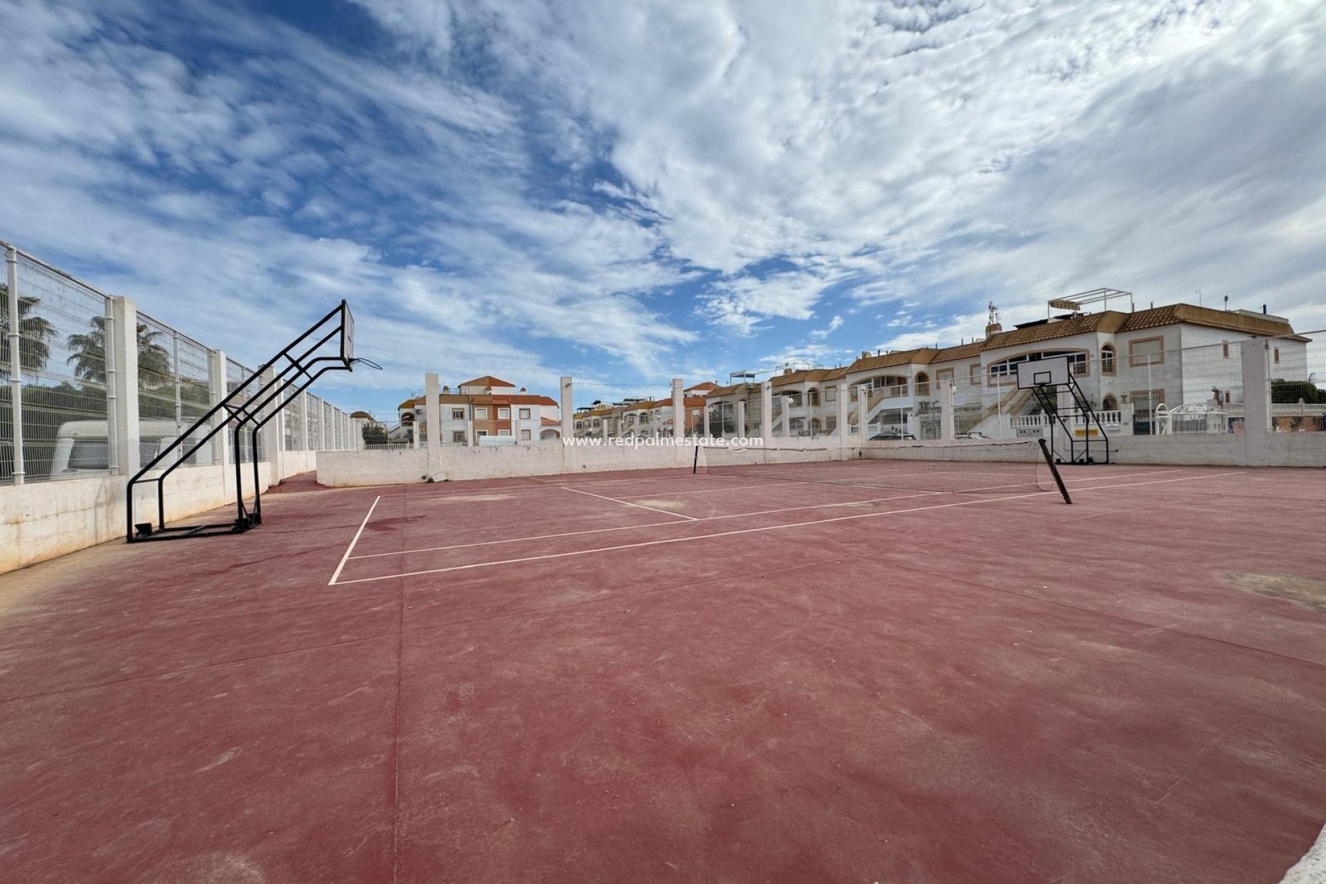 Herverkoop - Stadshuis -
Torrevieja - Torretas