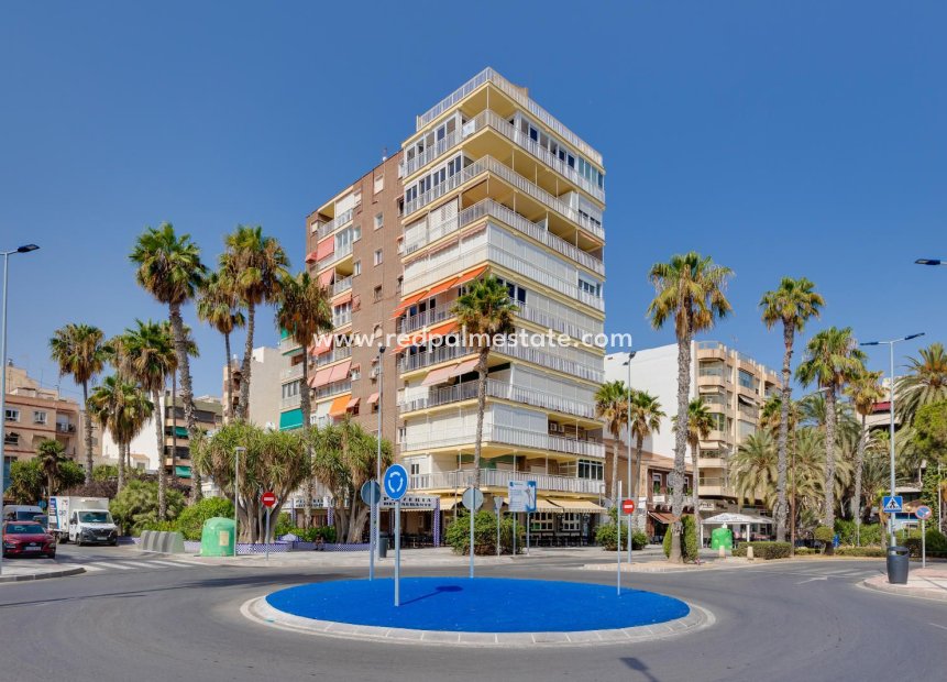 Herverkoop - Stadshuis -
Torrevieja