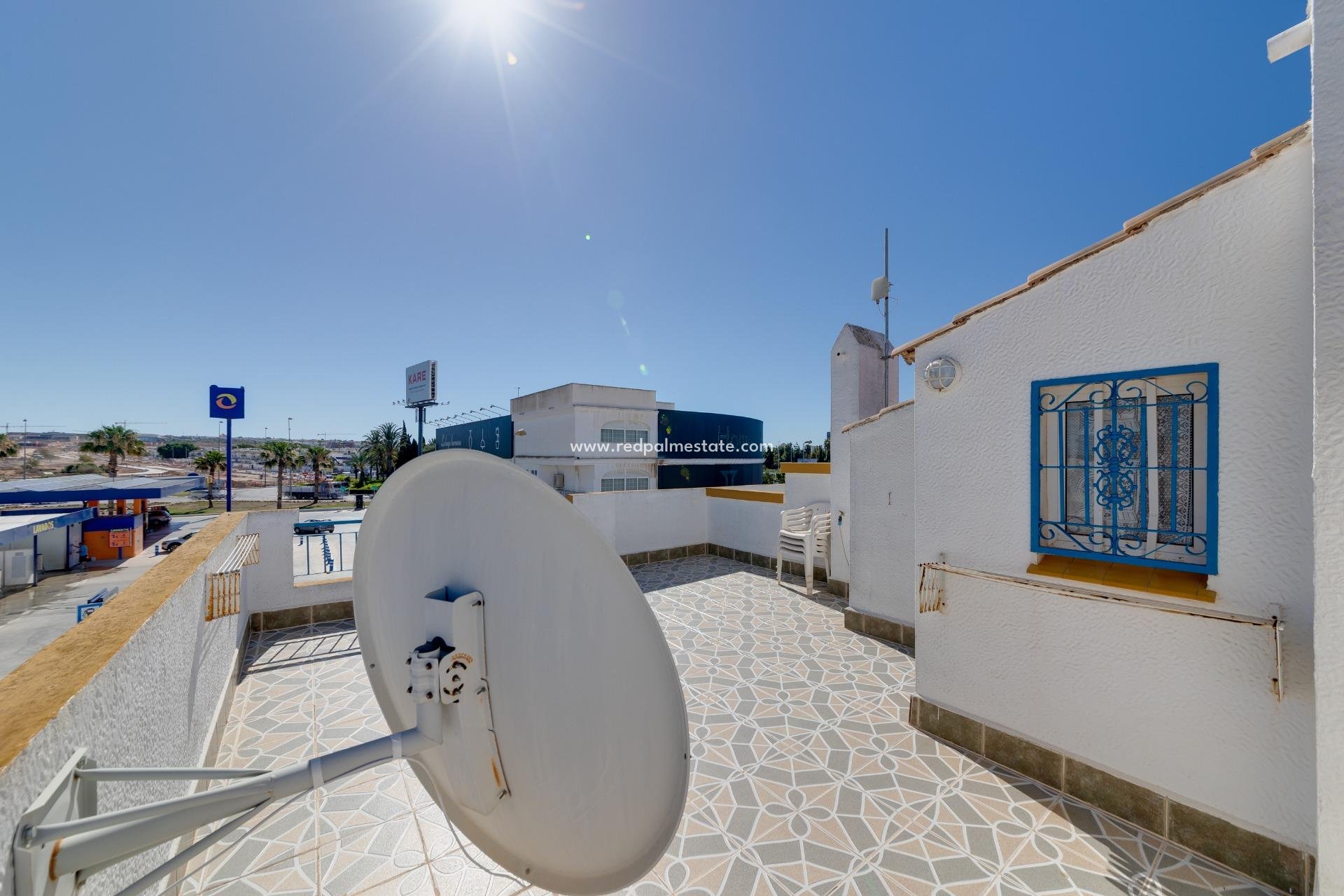 Herverkoop - Twee onder een kap -
Torrevieja - El Limonar