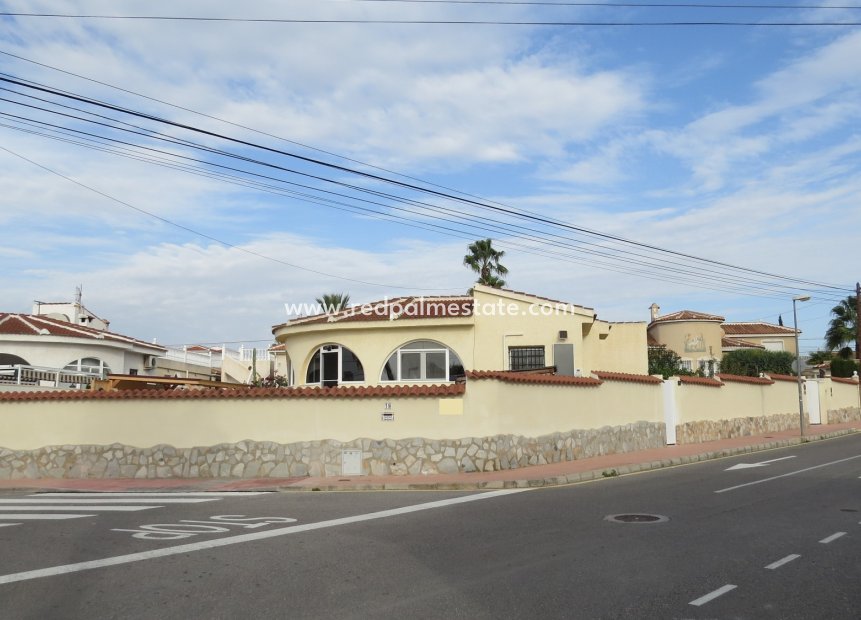 Herverkoop - Villa -
Ciudad quesada - Costa Blanca