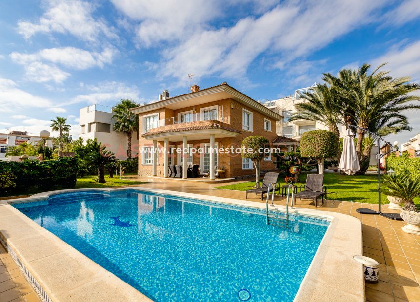 Herverkoop - Villa / Half vrijstaand -
Torrevieja - La Veleta