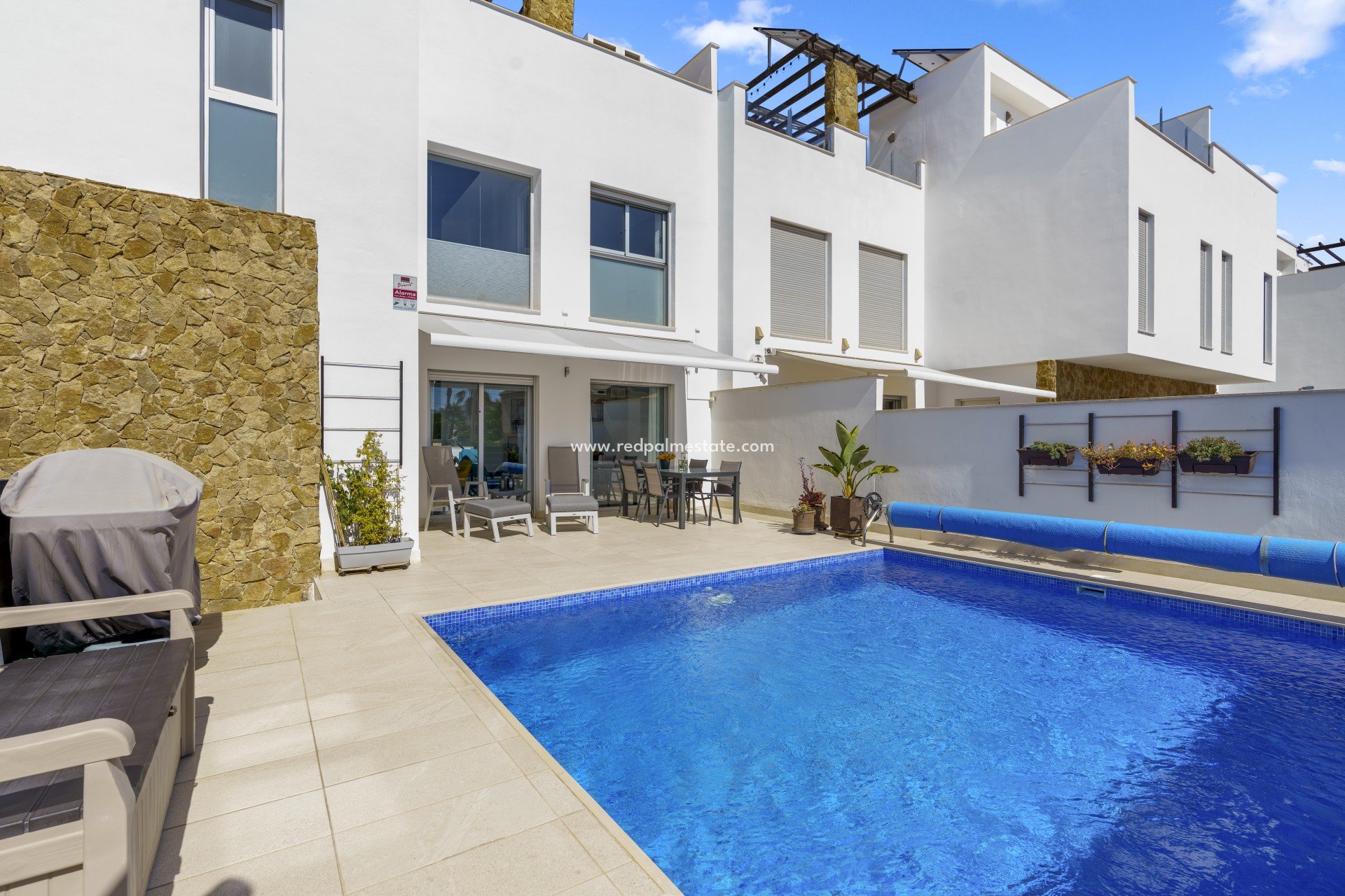 Herverkoop - Villa / Halfvrijstaand -
Torrevieja - Nueva Torrevieja - Aguas Nuevas