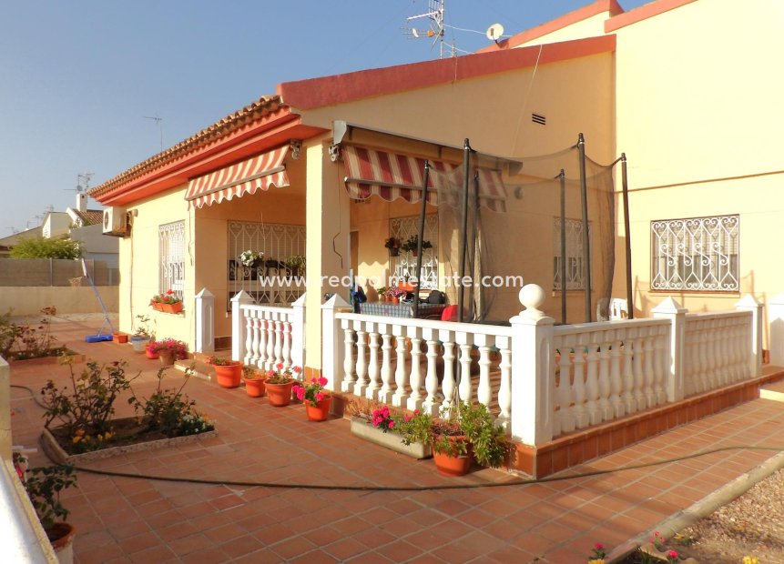 Herverkoop - Villa -
Los Alcazares - Pueblo Patricia