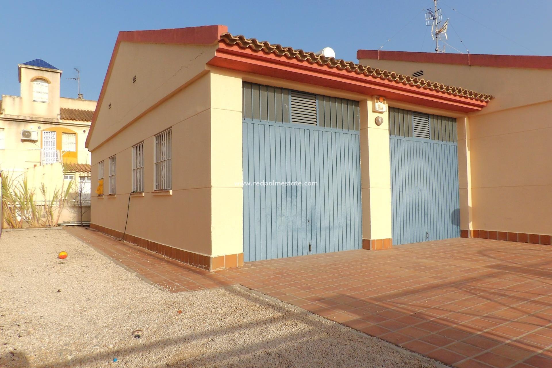 Herverkoop - Villa -
Los Alcazares - Pueblo Patricia