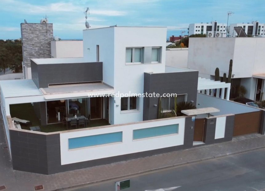 Herverkoop - Villa -
Mil Palmeras - Costa Blanca