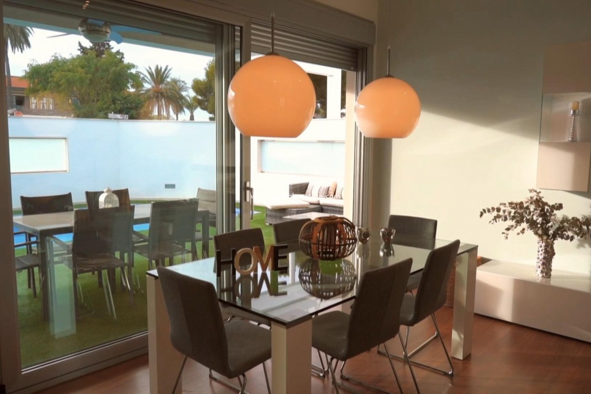 Herverkoop - Villa -
Mil Palmeras - Costa Blanca