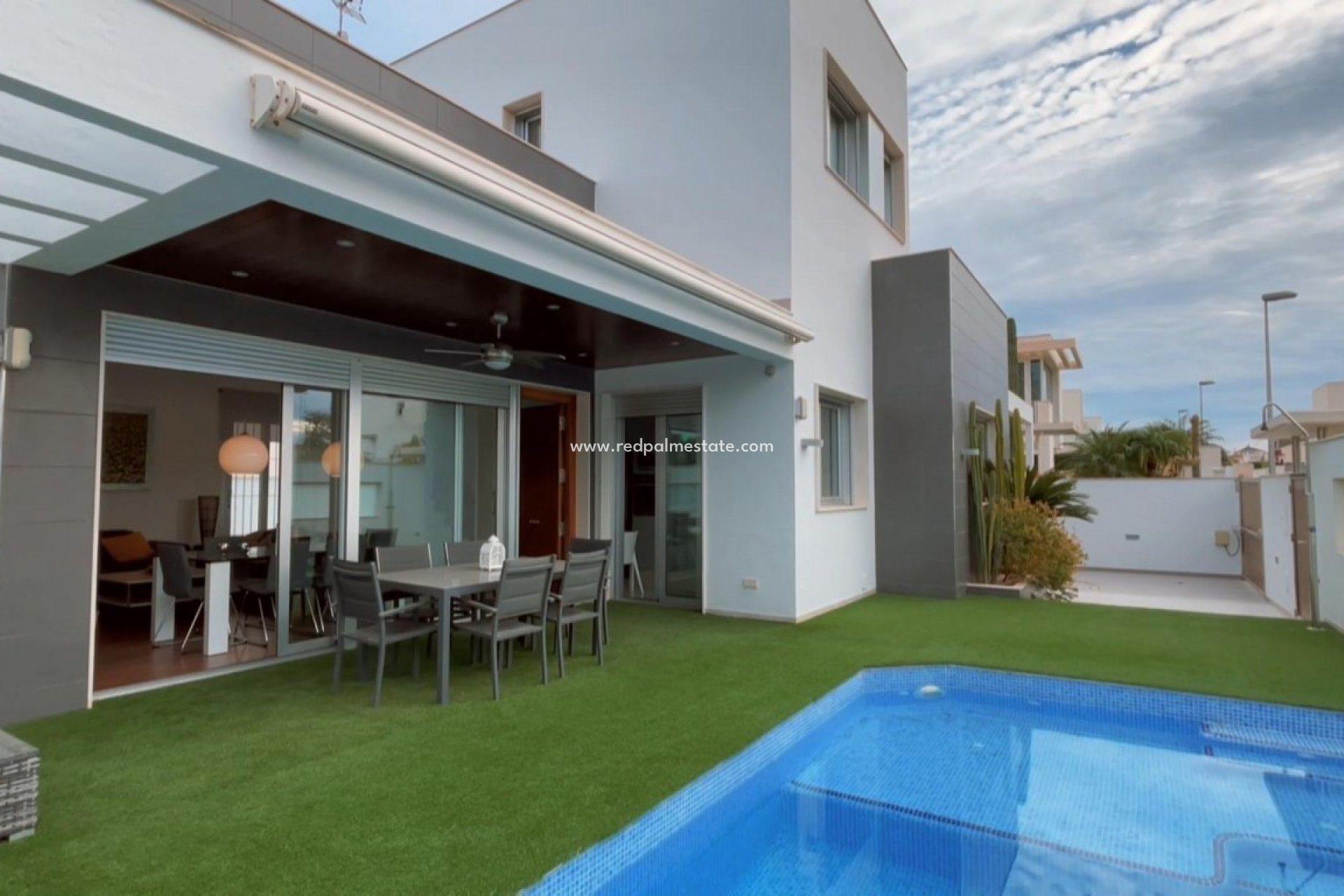 Herverkoop - Villa -
Mil Palmeras - Costa Blanca