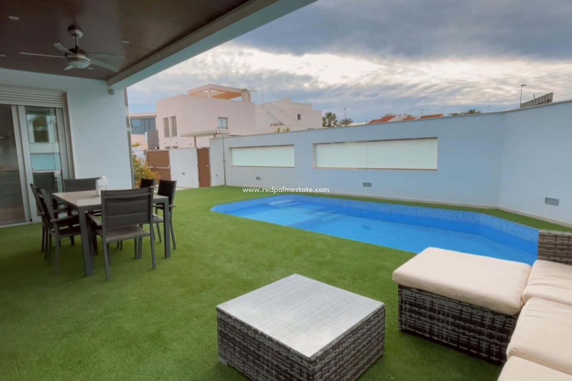 Herverkoop - Villa -
Mil Palmeras - Costa Blanca