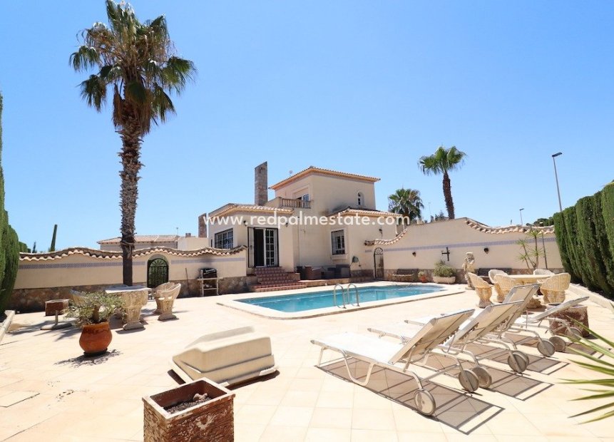 Herverkoop - Villa -
Orihuela Costa - Costa Blanca