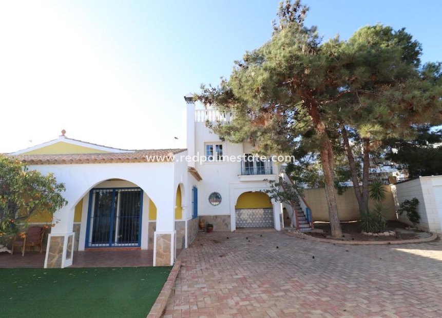 Herverkoop - Villa -
Orihuela Costa - Costa Blanca