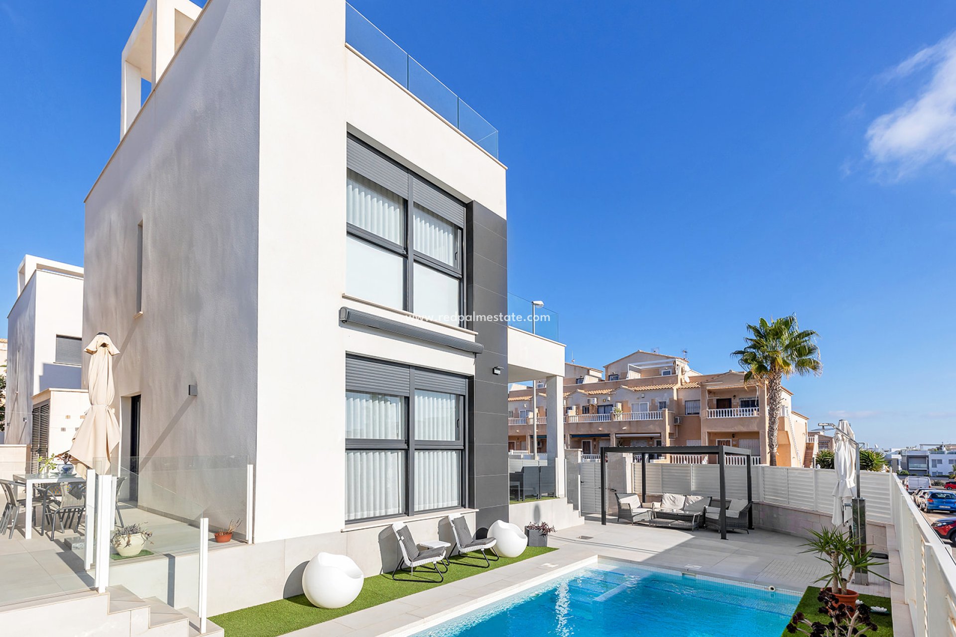 Herverkoop - Villa -
Orihuela Costa - Costa Blanca