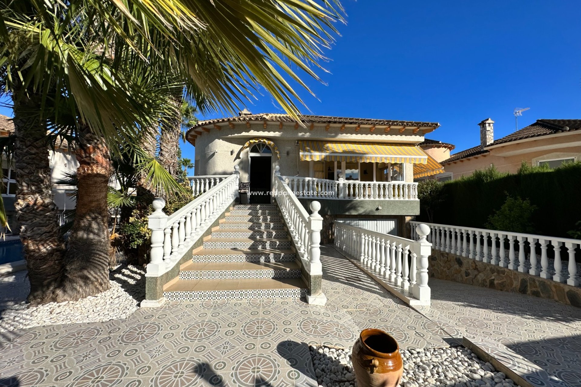 Herverkoop - Villa -
Orihuela Costa - Inland