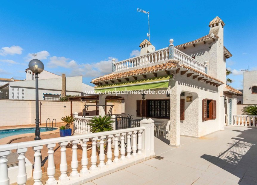 Herverkoop - Villa -
Orihuela Costa - La Zenia