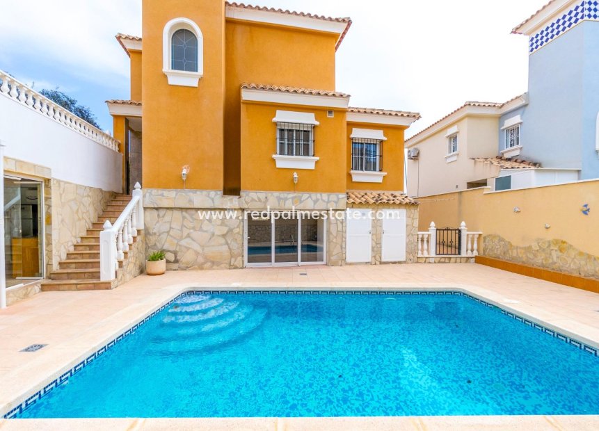 Herverkoop - Villa -
Orihuela Costa - Las Filipinas