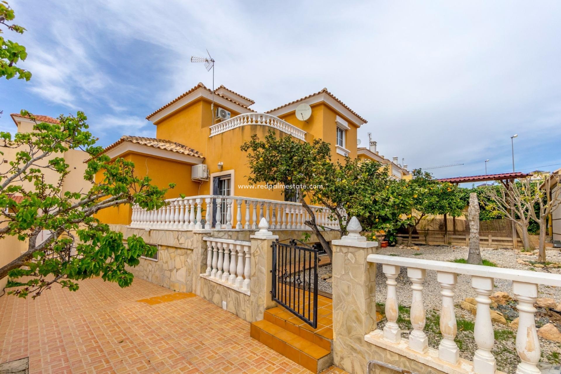 Herverkoop - Villa -
Orihuela Costa - Las Filipinas