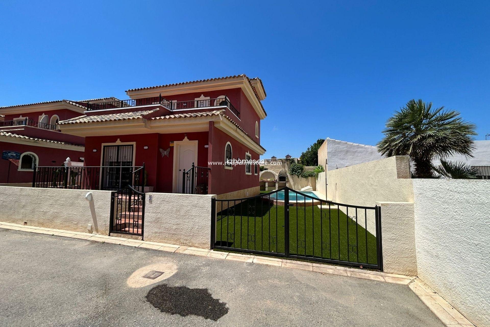 Herverkoop - Villa -
Orihuela Costa - Lomas de Cabo Roig