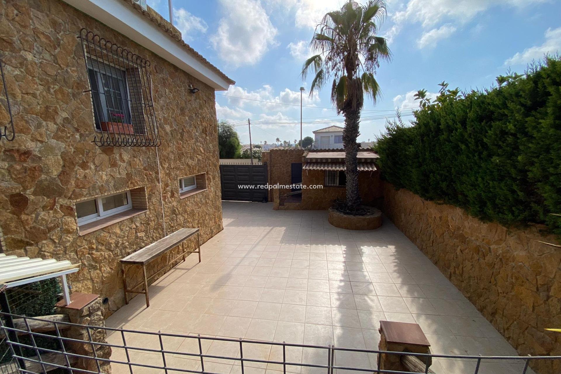 Herverkoop - Villa -
Orihuela Costa - Los Balcones