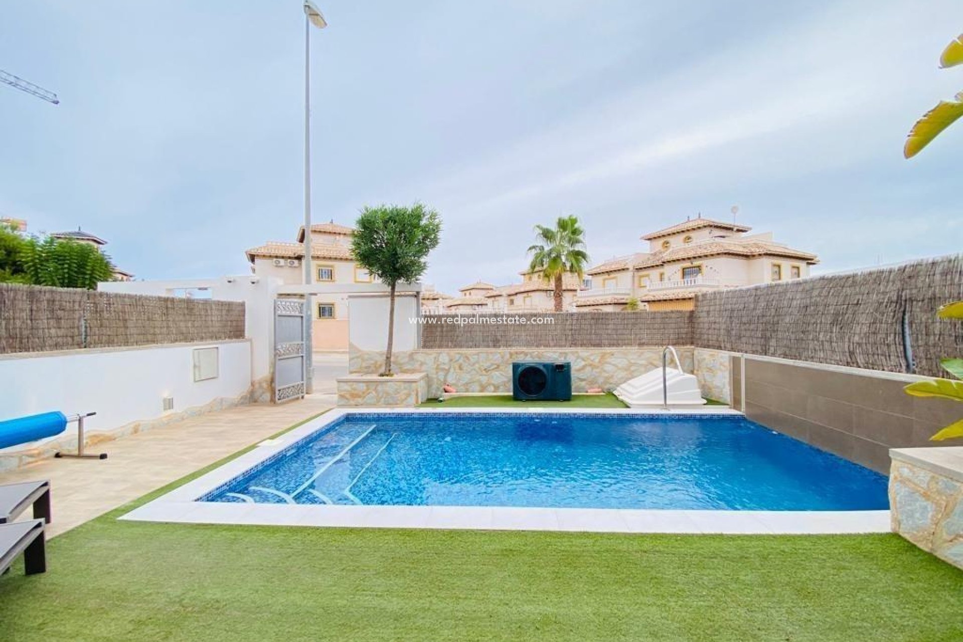 Herverkoop - Villa -
Orihuela Costa - Montezenia