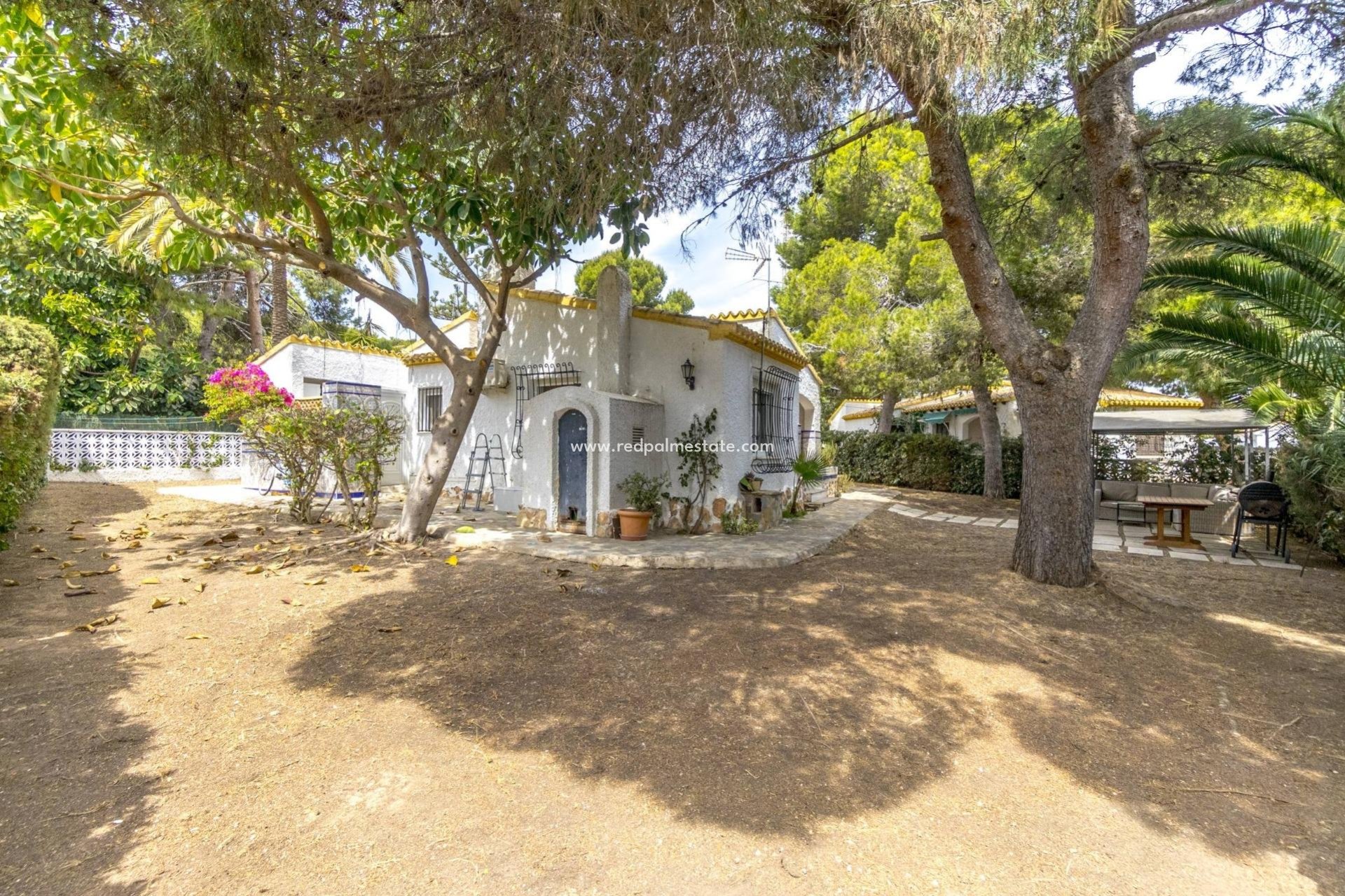 Herverkoop - Villa -
Orihuela Costa - Punta Prima