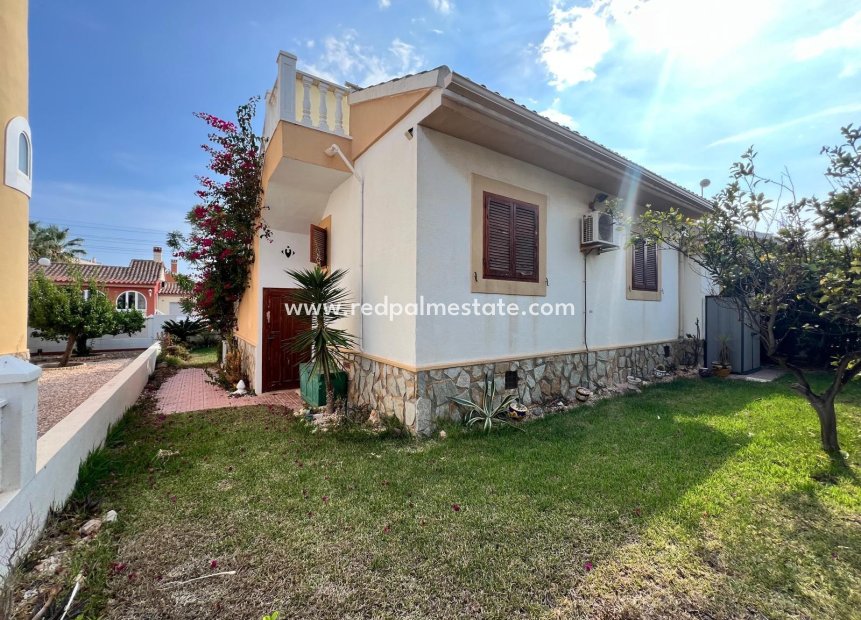 Herverkoop - Villa -
Orihuela Costa - Punta Prima