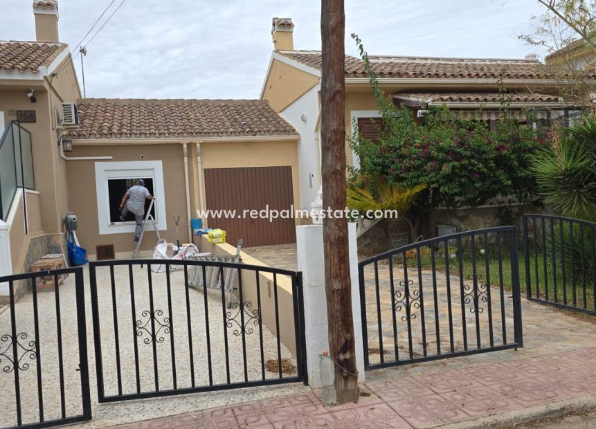 Herverkoop - Villa -
Orihuela Costa - Punta Prima