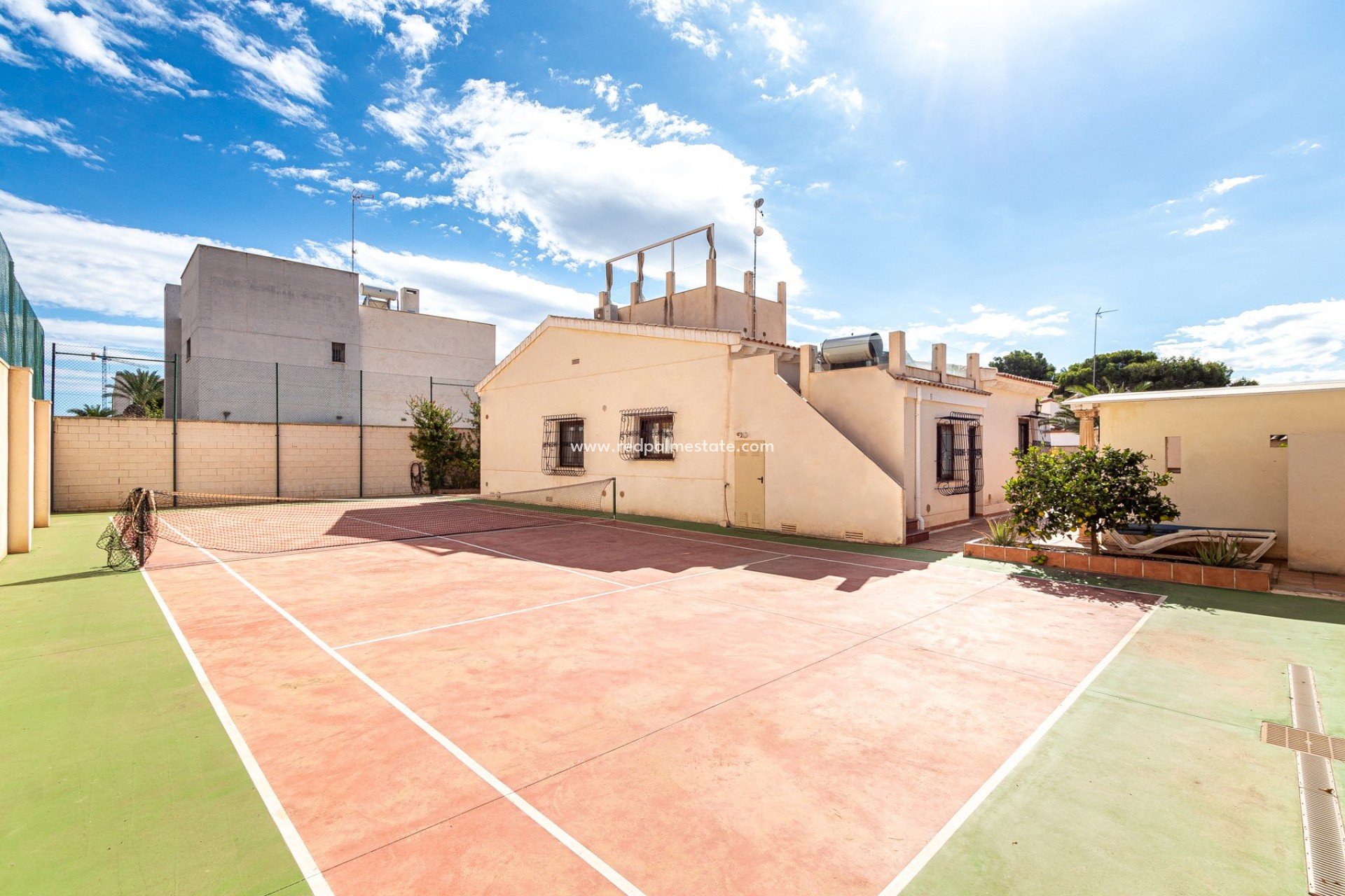 Herverkoop - Villa -
Orihuela Costa - Punta Prima