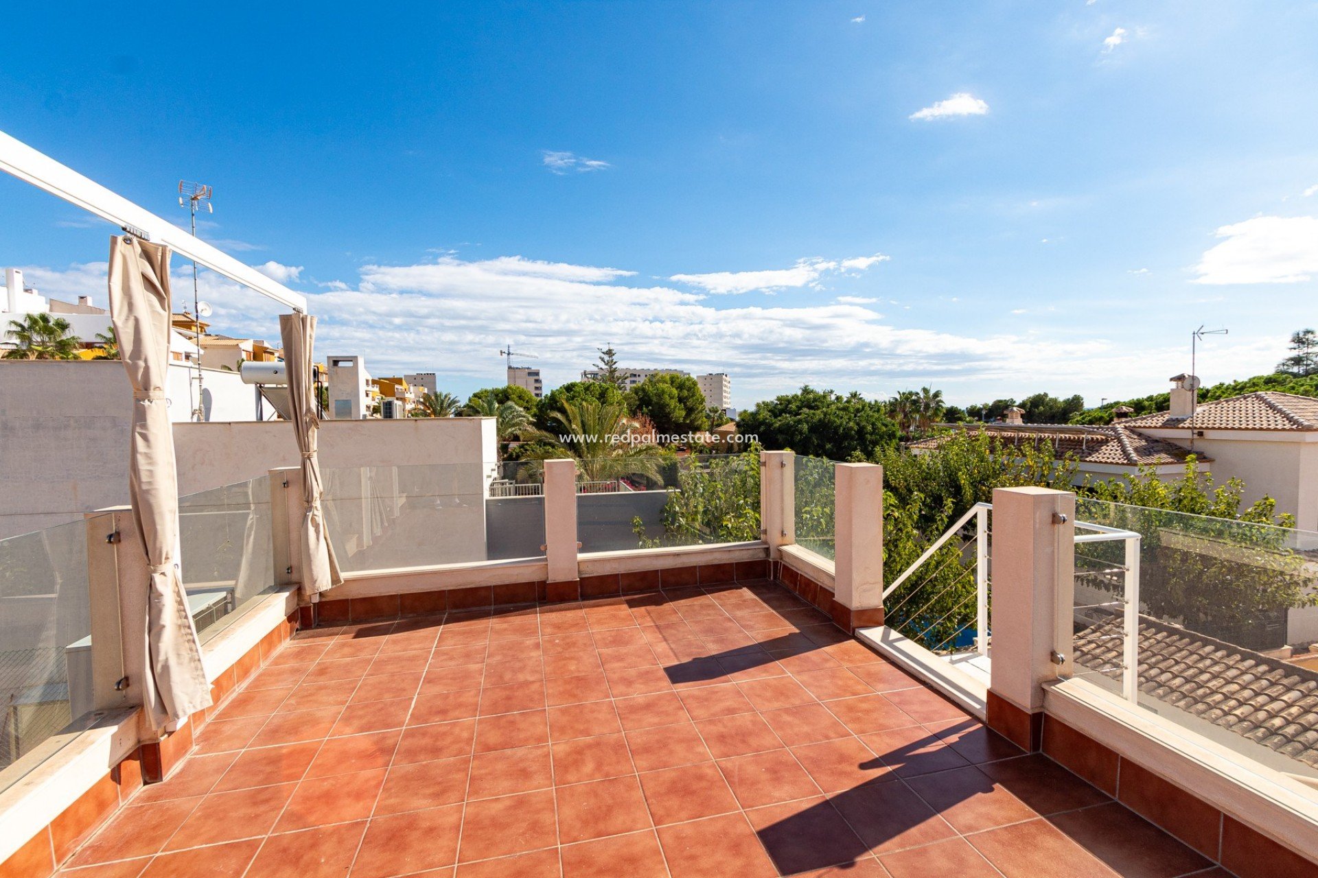 Herverkoop - Villa -
Orihuela Costa - Punta Prima