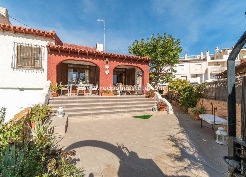 Herverkoop - Villa -
Orihuela Costa - Punta Prima